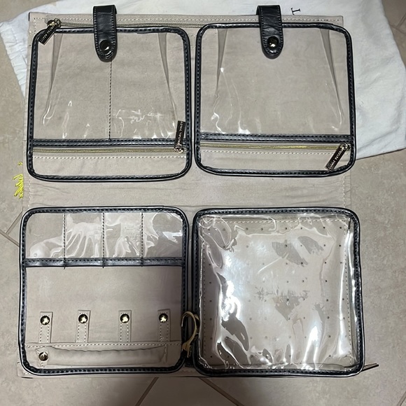 Kendra Scott Iridescent large size travel jewelry organizer - Picture 5 of 7